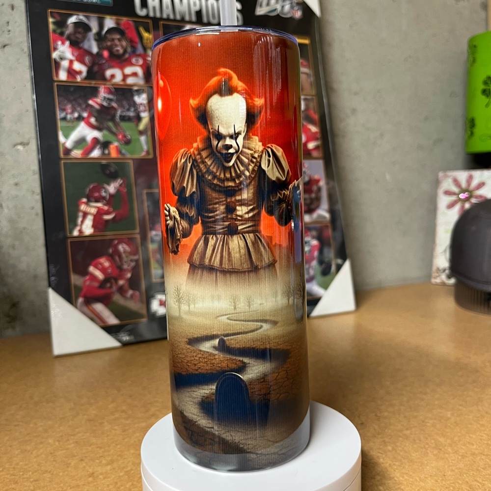 Horror-Themed Tumbler with scary Clown Design - Pennywise IT Halloween tumbler